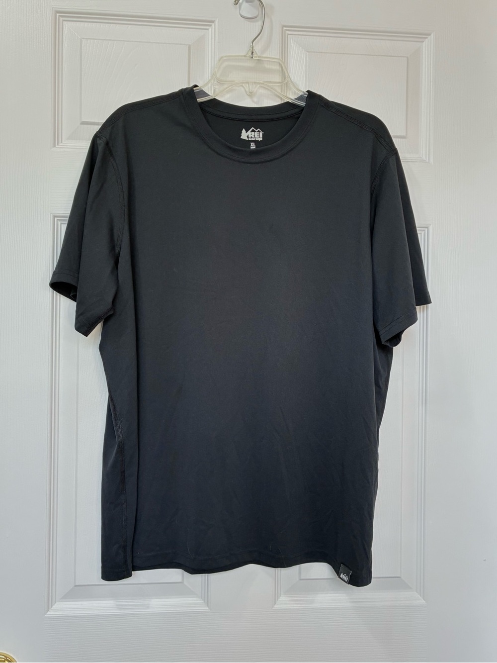 REI Co-Op Performance T-shirt Men’s XL Black Logo Patch At Hem Short Sleeve